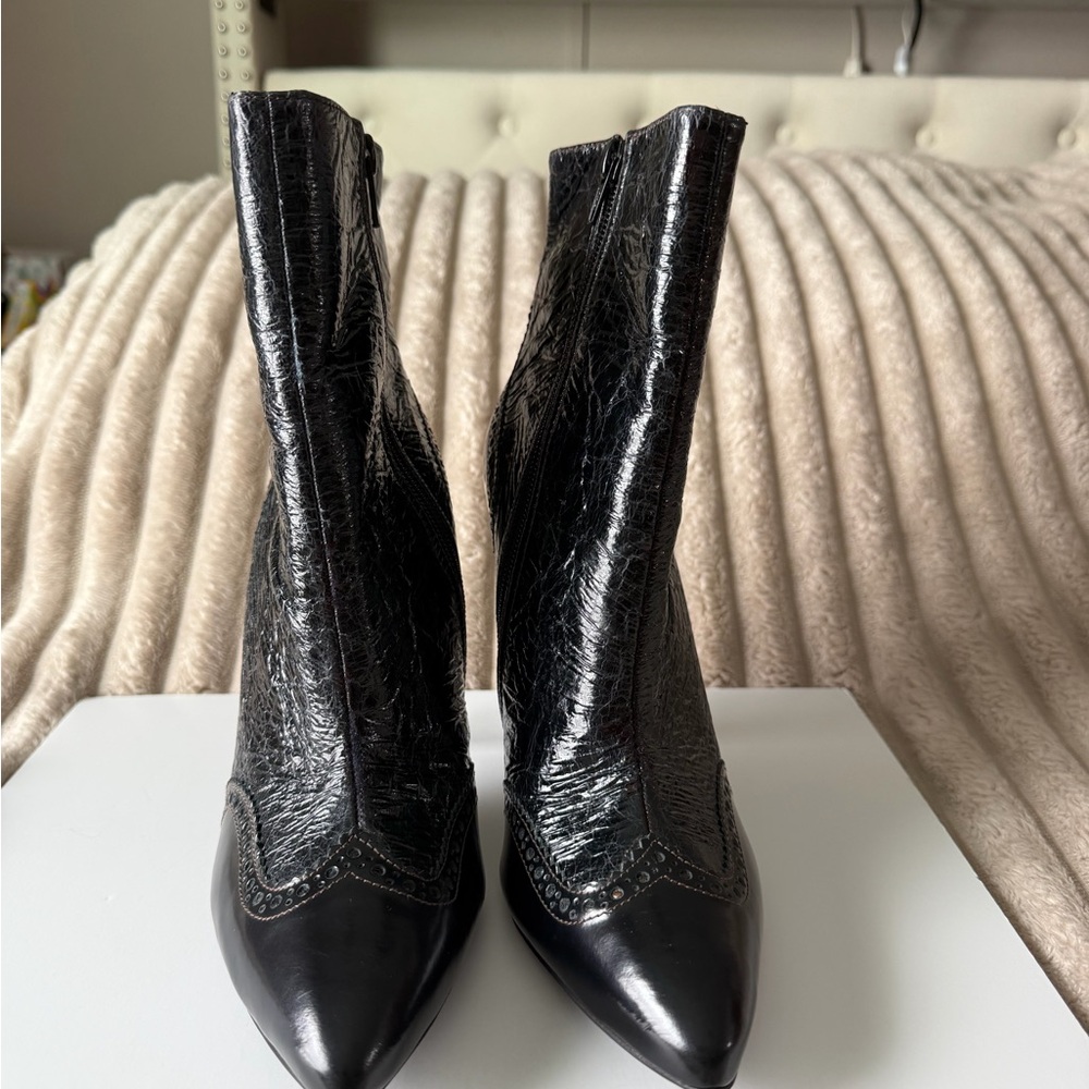 Tory Burch Black Patent Leather Crinkle Ankle Boots Size 9M - Picture 9 of 10